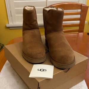 UGG Chestnut Ankle Boots/ Pre-Owned.